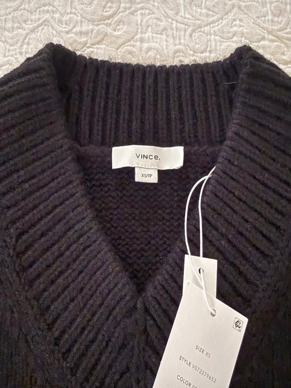Vince Wool Cashmere Blend V Neck Sweater, Size XS, NEW with Tags - Picture 6 of 13